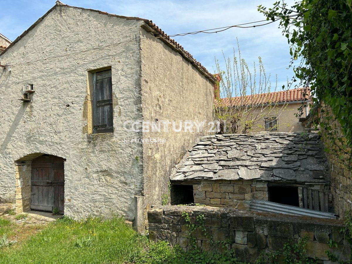 BUJE, MOMJAN, DINTORNI, CASA INDIPENDENTE IN PIETRA