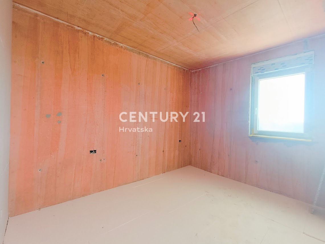 POREČ, VENDESI APPARTAMENTO DUE LOCALI AL SECONDO PIANO CON VISTA MARE, A 1500 M DAL MARE, NUOVA COSTRUZIONE