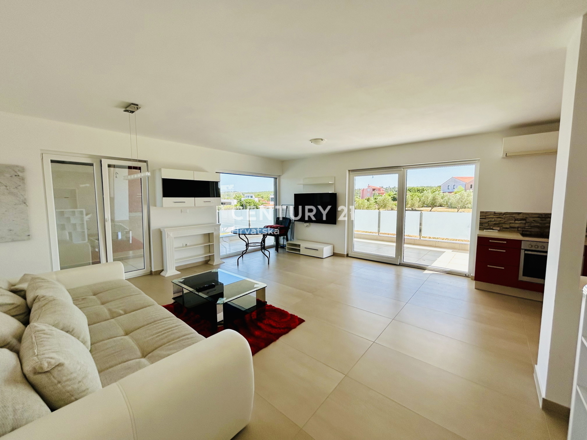 BANJOLE, VOLME, ESCLUSIVA DELL'AGENZIA, APPARTAMENTO A SOLO 200 METRI DAL MARE E DALLA SPIAGGIA CON VISTA MARE