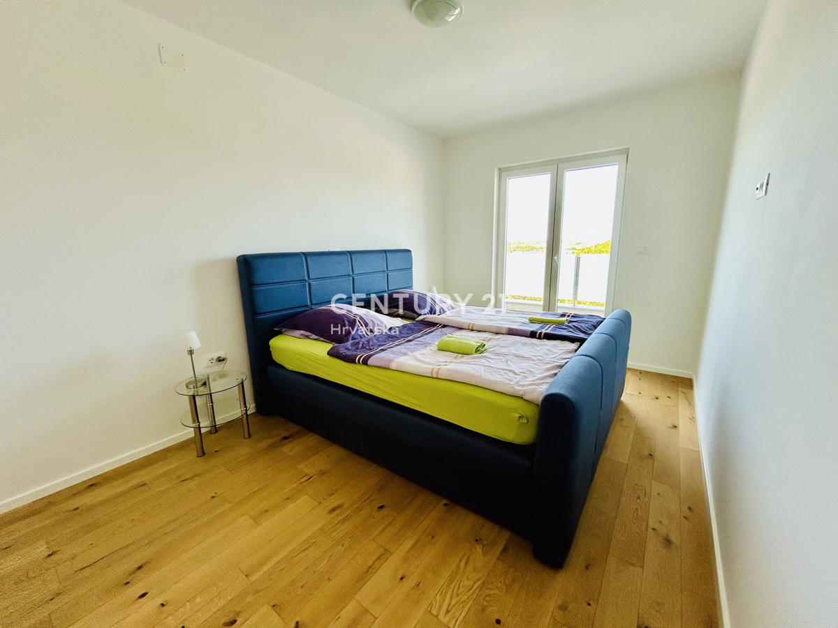 BANJOLE, VOLME, ESCLUSIVA DELL'AGENZIA, APPARTAMENTO A SOLO 200 METRI DAL MARE E DALLA SPIAGGIA CON VISTA MARE