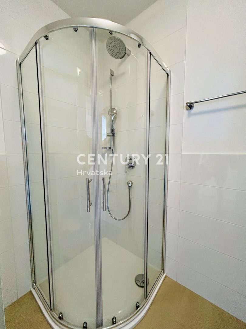 BANJOLE, VOLME, ESCLUSIVA DELL'AGENZIA, APPARTAMENTO A SOLO 200 METRI DAL MARE E DALLA SPIAGGIA CON VISTA MARE