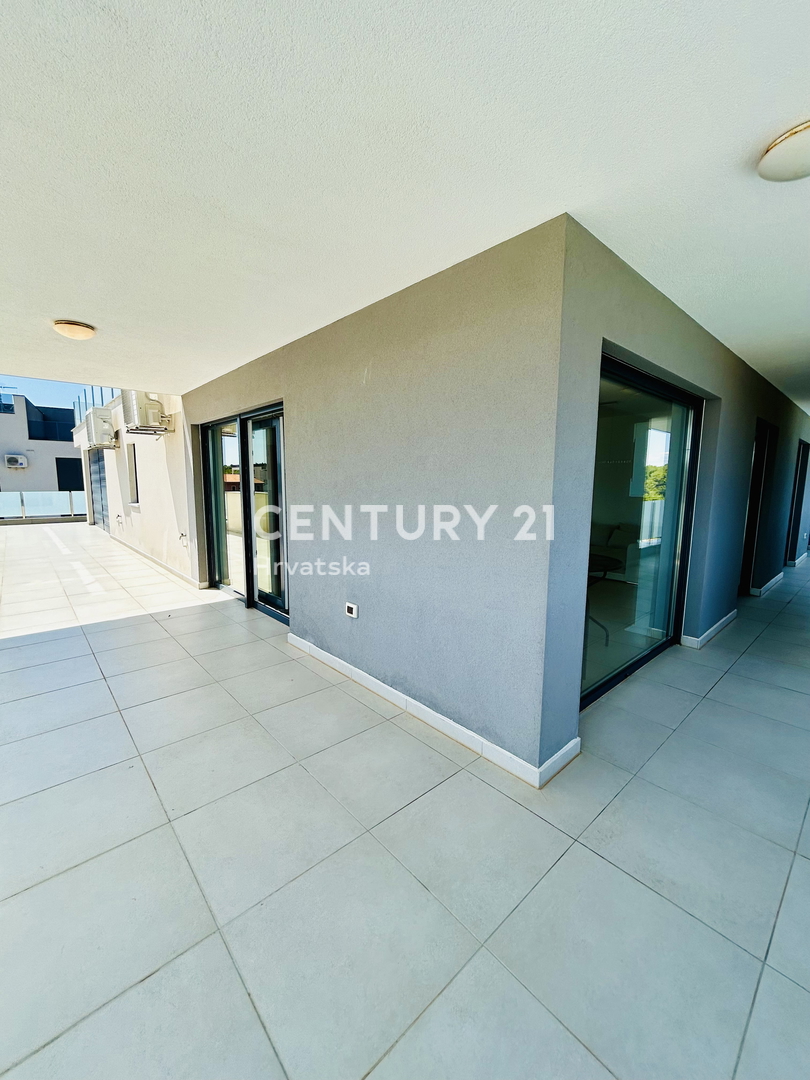 BANJOLE, VOLME, ESCLUSIVA DELL'AGENZIA, APPARTAMENTO A SOLO 200 METRI DAL MARE E DALLA SPIAGGIA CON VISTA MARE