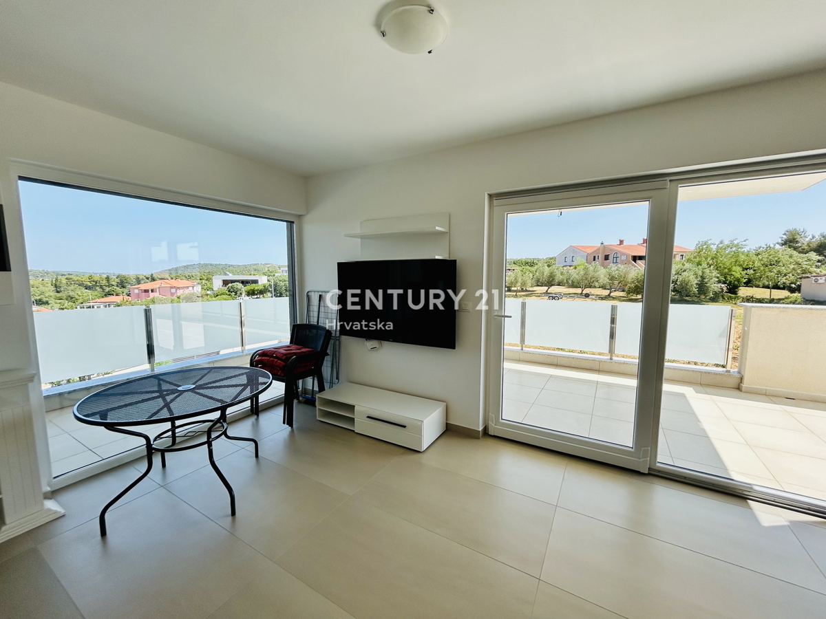 BANJOLE, VOLME, ESCLUSIVA DELL'AGENZIA, APPARTAMENTO A SOLO 200 METRI DAL MARE E DALLA SPIAGGIA CON VISTA MARE