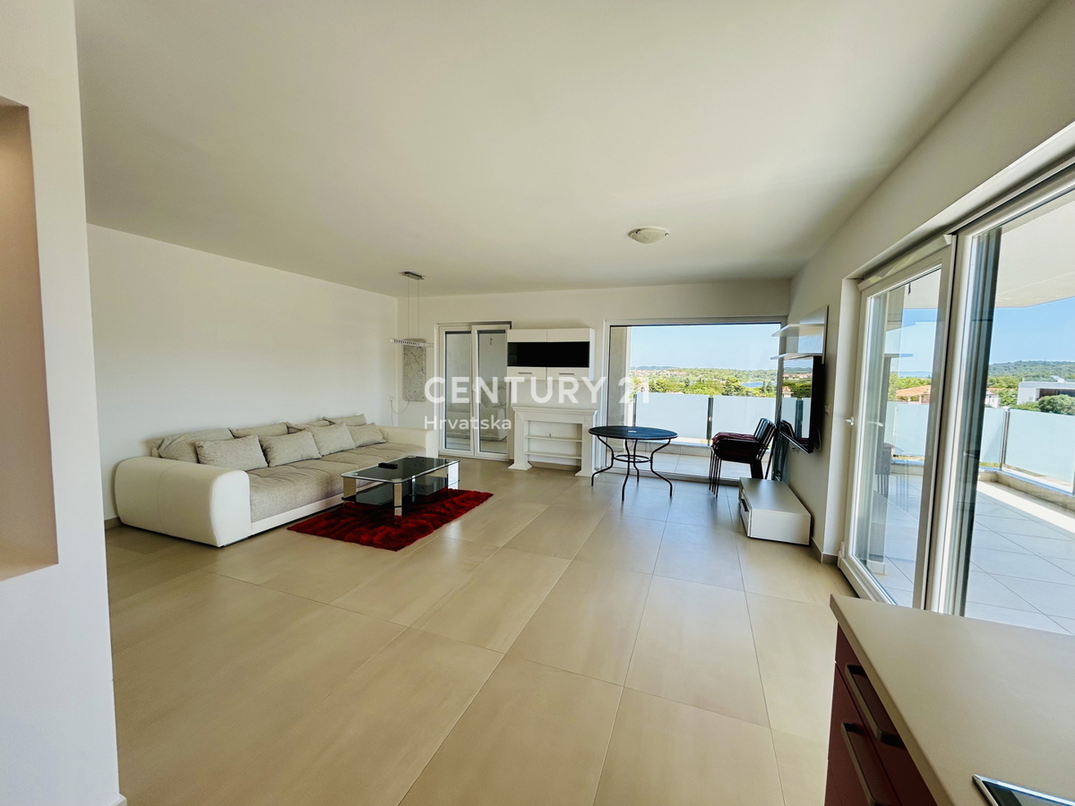 BANJOLE, VOLME, ESCLUSIVA DELL'AGENZIA, APPARTAMENTO A SOLO 200 METRI DAL MARE E DALLA SPIAGGIA CON VISTA MARE