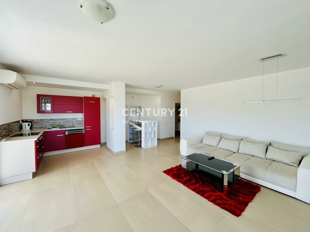 BANJOLE, VOLME, ESCLUSIVA DELL'AGENZIA, APPARTAMENTO A SOLO 200 METRI DAL MARE E DALLA SPIAGGIA CON VISTA MARE