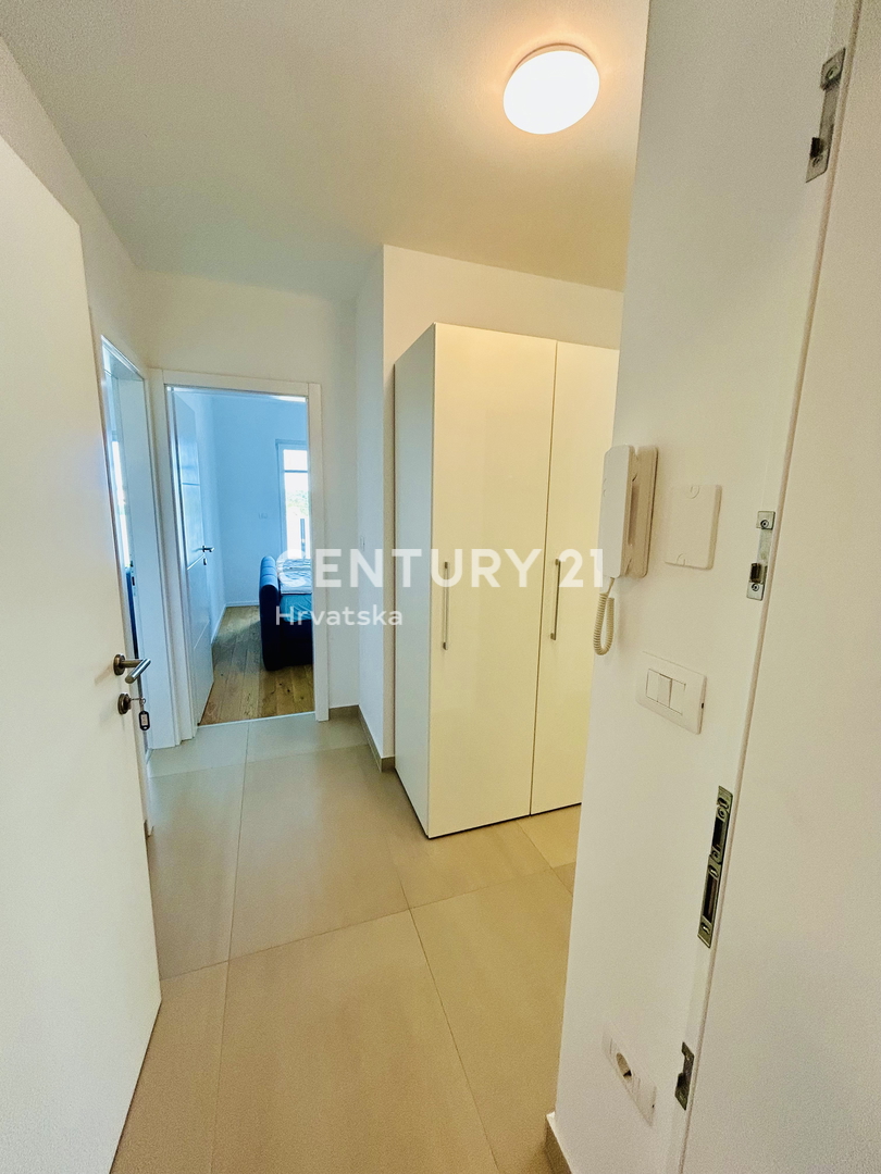 BANJOLE, VOLME, ESCLUSIVA DELL'AGENZIA, APPARTAMENTO A SOLO 200 METRI DAL MARE E DALLA SPIAGGIA CON VISTA MARE