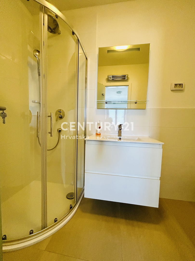 BANJOLE, VOLME, ESCLUSIVA DELL'AGENZIA, APPARTAMENTO A SOLO 200 METRI DAL MARE E DALLA SPIAGGIA CON VISTA MARE