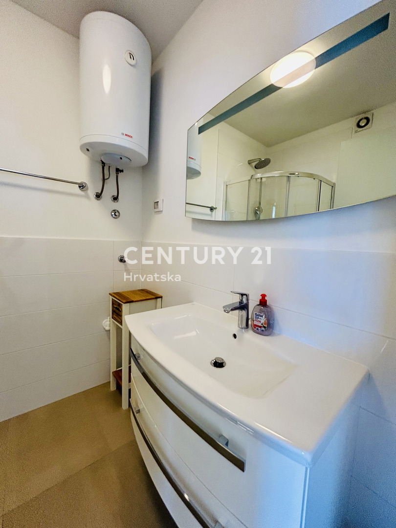 BANJOLE, VOLME, ESCLUSIVA DELL'AGENZIA, APPARTAMENTO A SOLO 200 METRI DAL MARE E DALLA SPIAGGIA CON VISTA MARE