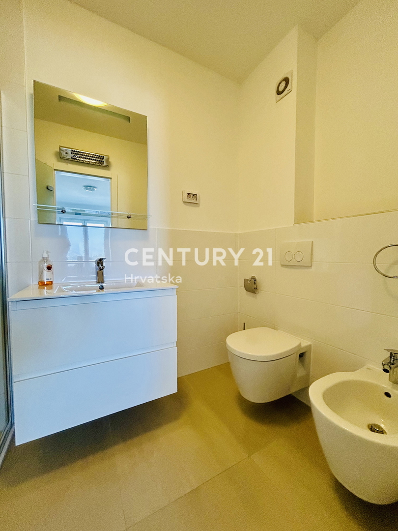 BANJOLE, VOLME, ESCLUSIVA DELL'AGENZIA, APPARTAMENTO A SOLO 200 METRI DAL MARE E DALLA SPIAGGIA CON VISTA MARE