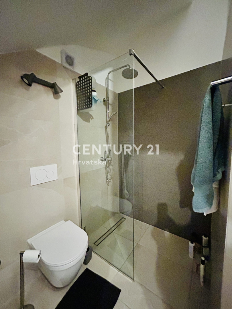 VRSAR, CENTRO, CASA IN PIETRA COMPLETAMENTE RISTRUTTURATA IN POSIZIONE TOP