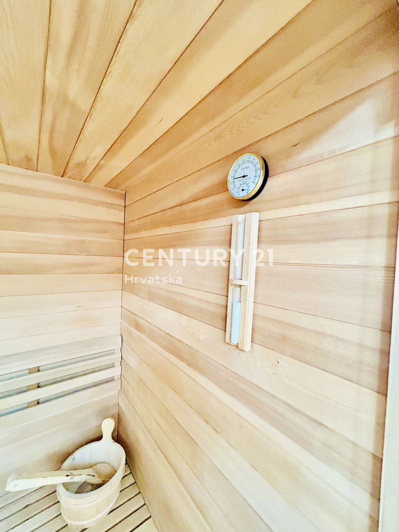 VRSAR, CENTRO, CASA IN PIETRA COMPLETAMENTE RISTRUTTURATA IN POSIZIONE TOP