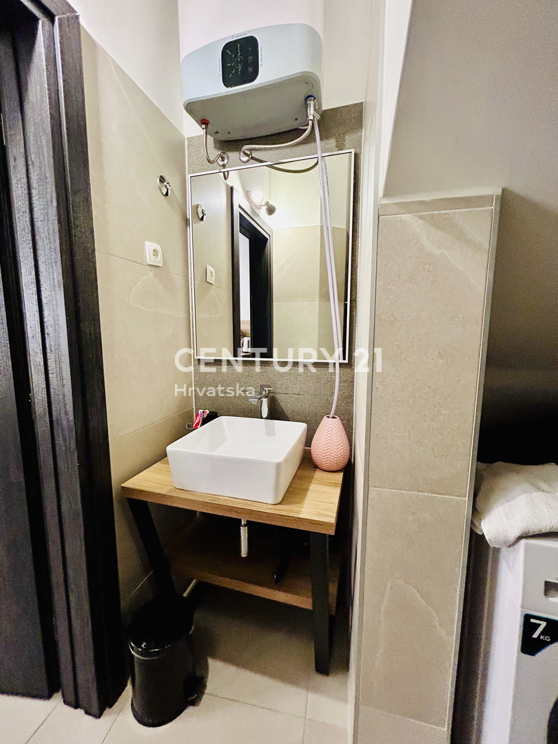 VRSAR, CENTRO, CASA IN PIETRA COMPLETAMENTE RISTRUTTURATA IN POSIZIONE TOP