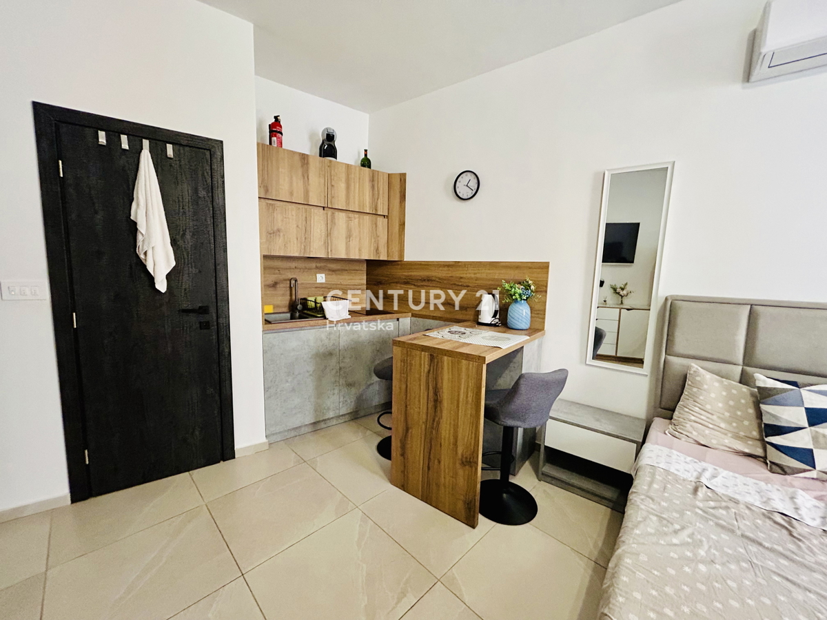 VRSAR, CENTRO, CASA IN PIETRA COMPLETAMENTE RISTRUTTURATA IN POSIZIONE TOP