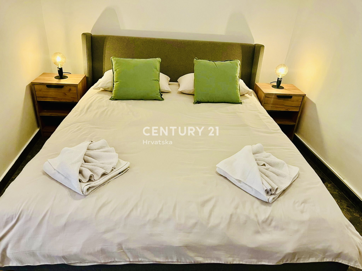 VRSAR, CENTRO, CASA IN PIETRA COMPLETAMENTE RISTRUTTURATA IN POSIZIONE TOP