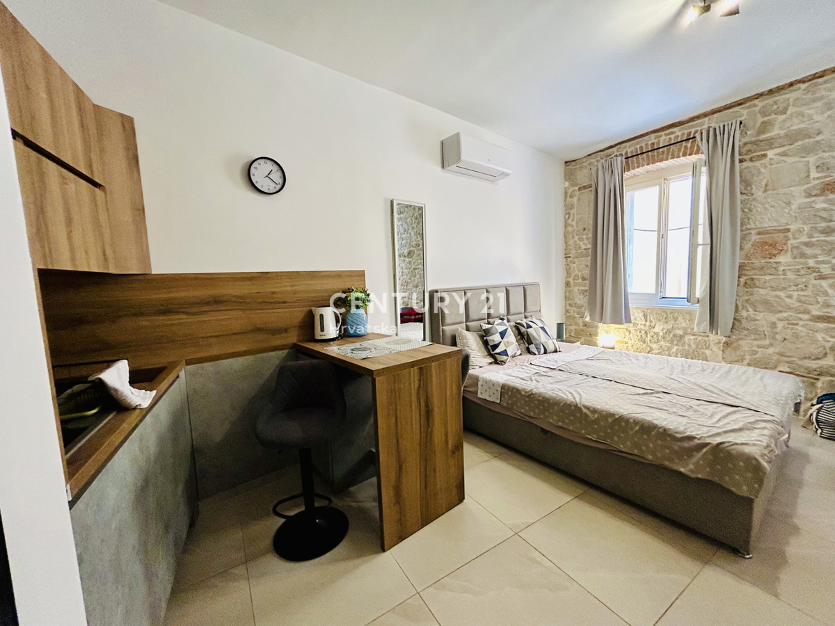 VRSAR, CENTRO, CASA IN PIETRA COMPLETAMENTE RISTRUTTURATA IN POSIZIONE TOP