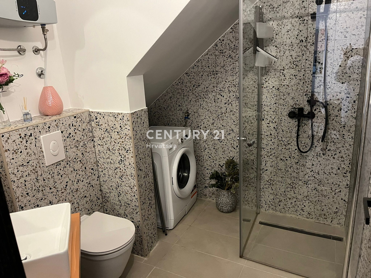 VRSAR, CENTRO, CASA IN PIETRA COMPLETAMENTE RISTRUTTURATA IN POSIZIONE TOP