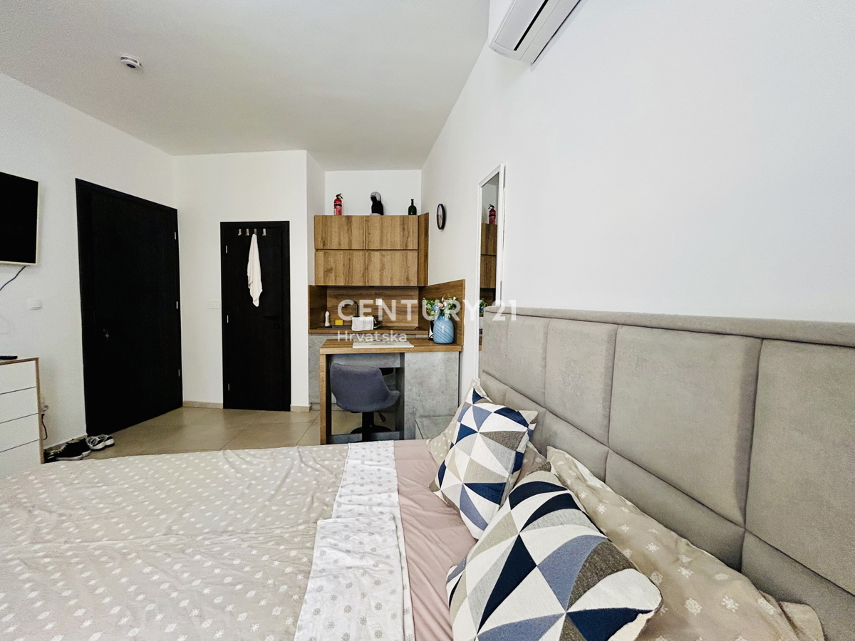 VRSAR, CENTRO, CASA IN PIETRA COMPLETAMENTE RISTRUTTURATA IN POSIZIONE TOP