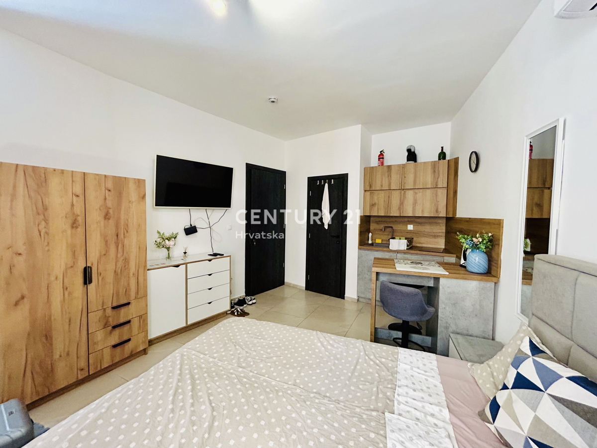 VRSAR, CENTRO, CASA IN PIETRA COMPLETAMENTE RISTRUTTURATA IN POSIZIONE TOP