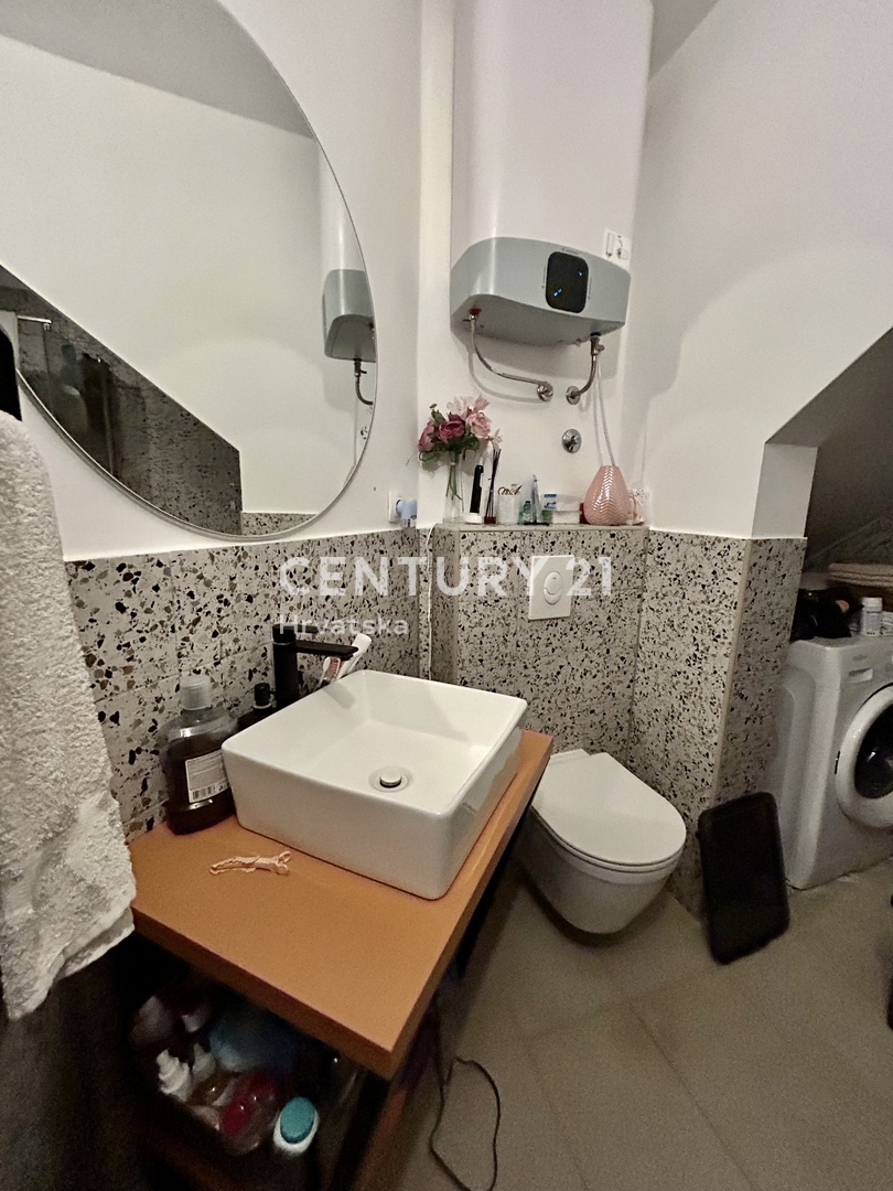 VRSAR, CENTRO, CASA IN PIETRA COMPLETAMENTE RISTRUTTURATA IN POSIZIONE TOP