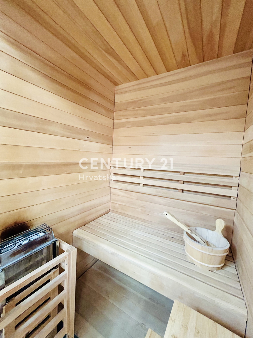 VRSAR, CENTRO, CASA IN PIETRA COMPLETAMENTE RISTRUTTURATA IN POSIZIONE TOP