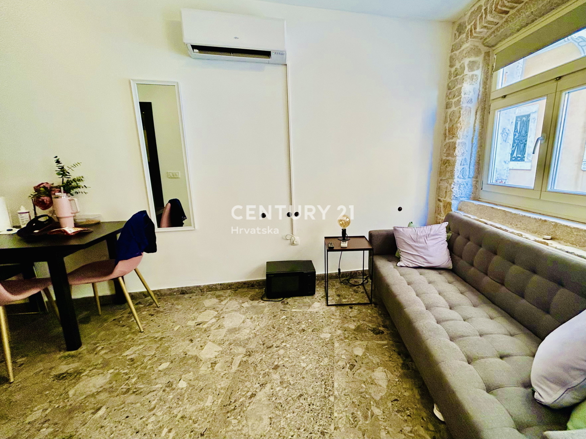 VRSAR, CENTRO, CASA IN PIETRA COMPLETAMENTE RISTRUTTURATA IN POSIZIONE TOP