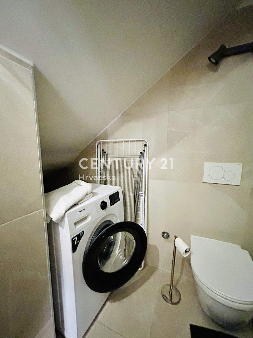 VRSAR, CENTRO, CASA IN PIETRA COMPLETAMENTE RISTRUTTURATA IN POSIZIONE TOP