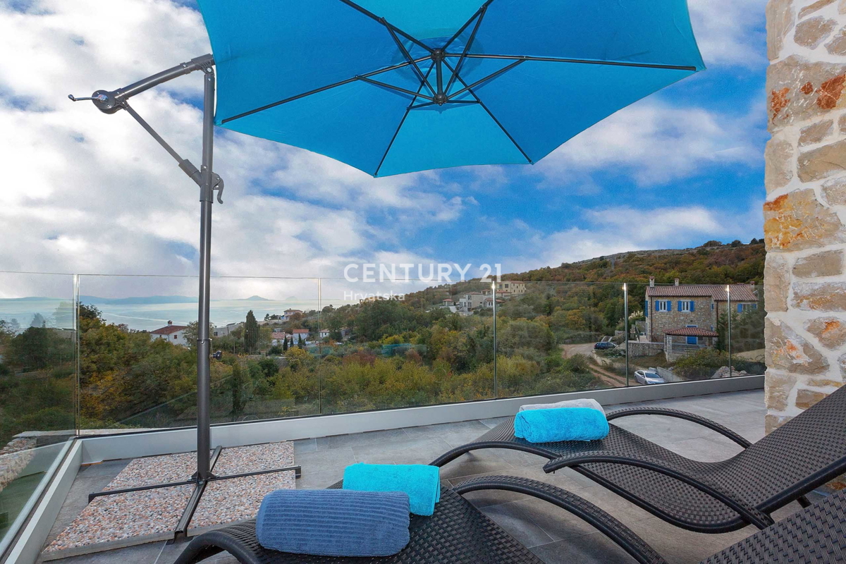 LABIN, BELLISSIMA CASA IN PIETRA CON VISTA APERTA SUL MARE