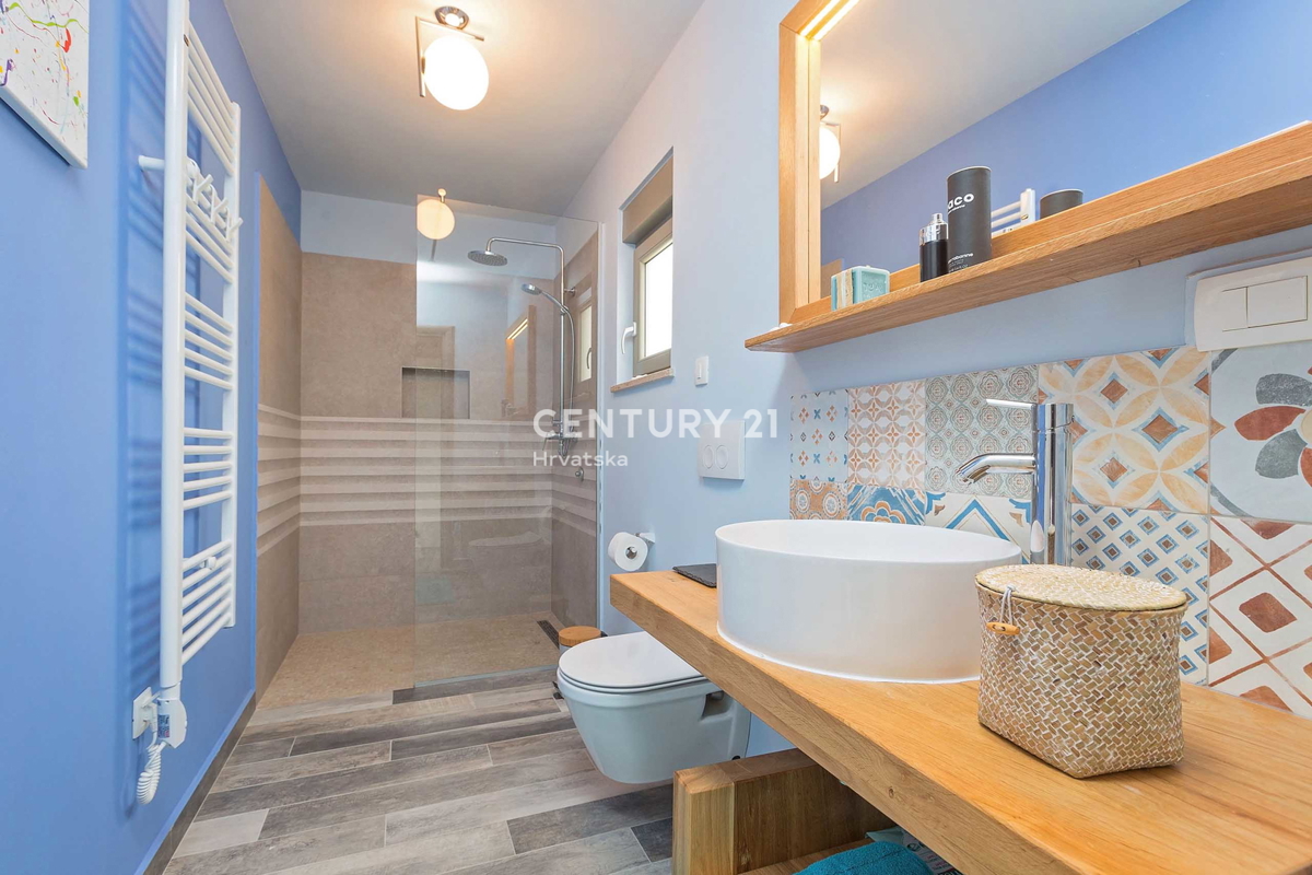 LABIN, BELLISSIMA CASA IN PIETRA CON VISTA APERTA SUL MARE