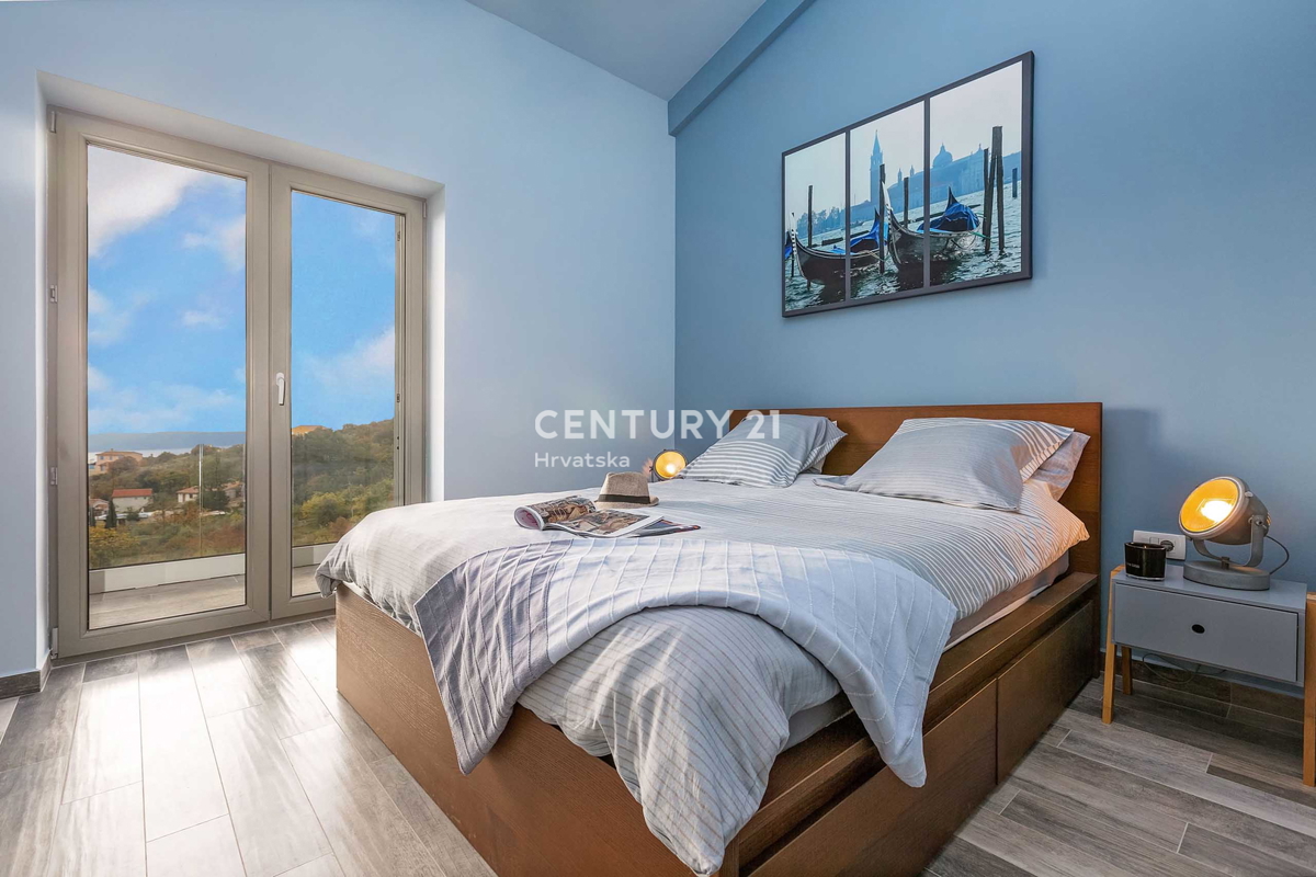 LABIN, BELLISSIMA CASA IN PIETRA CON VISTA APERTA SUL MARE