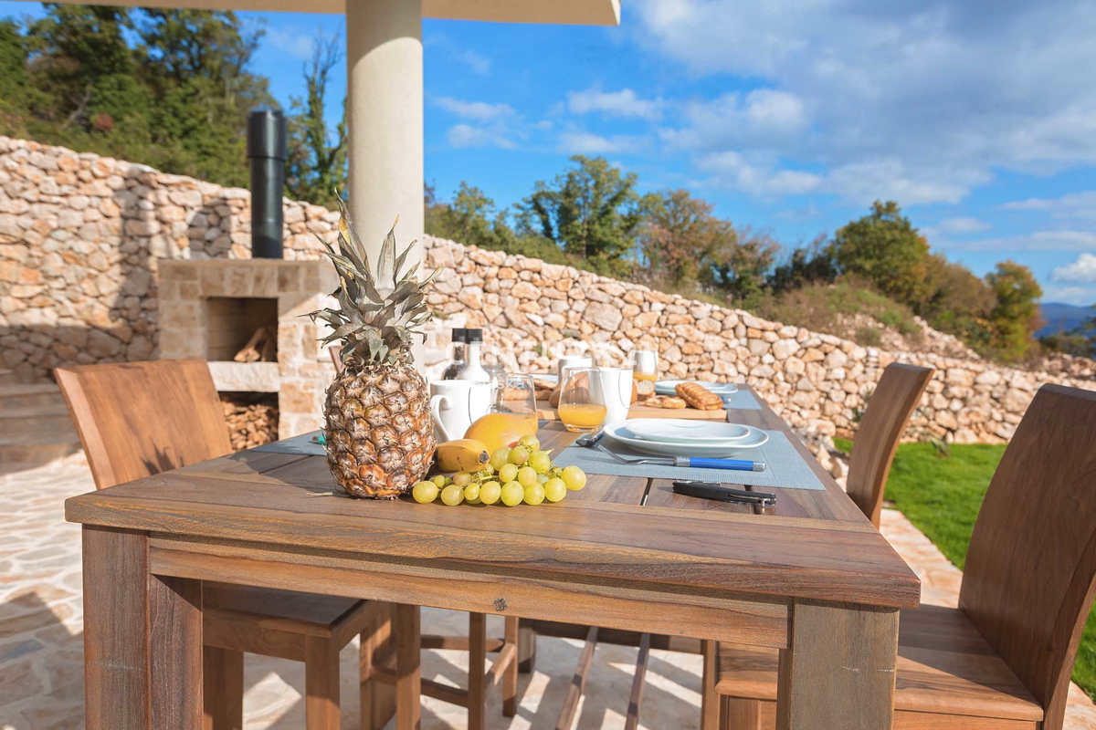 LABIN, BELLISSIMA CASA IN PIETRA CON VISTA APERTA SUL MARE