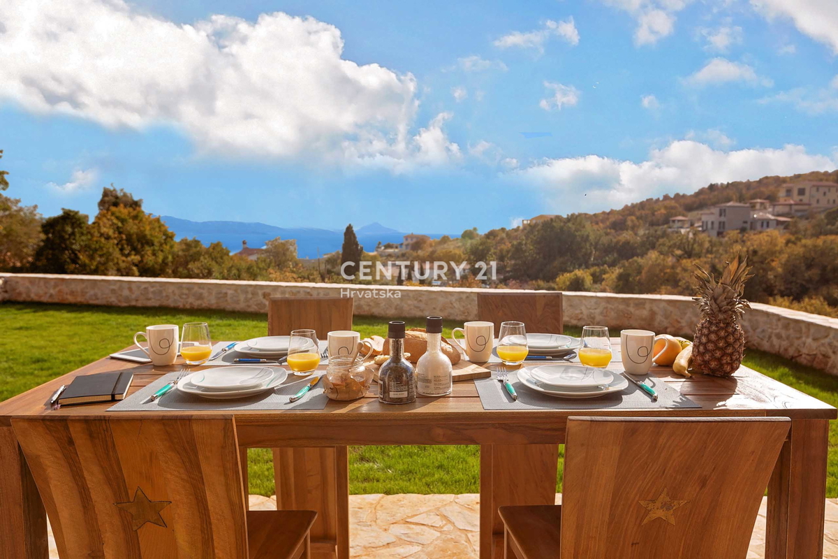 LABIN, BELLISSIMA CASA IN PIETRA CON VISTA APERTA SUL MARE
