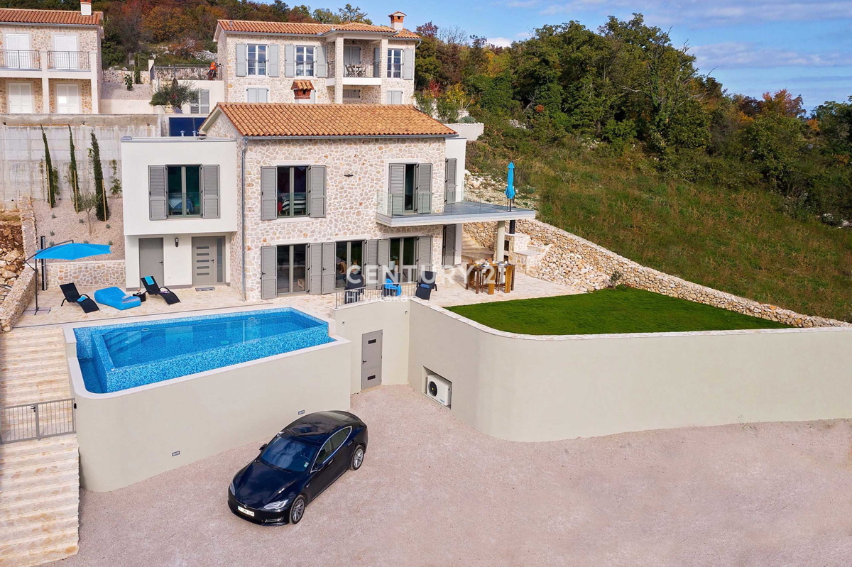 LABIN, BELLISSIMA CASA IN PIETRA CON VISTA APERTA SUL MARE