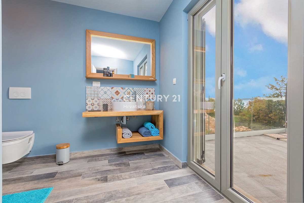 LABIN, BELLISSIMA CASA IN PIETRA CON VISTA APERTA SUL MARE