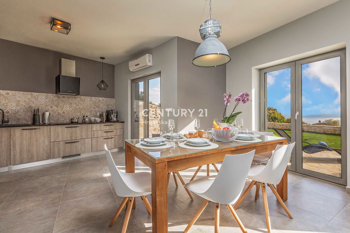 LABIN, BELLISSIMA CASA IN PIETRA CON VISTA APERTA SUL MARE