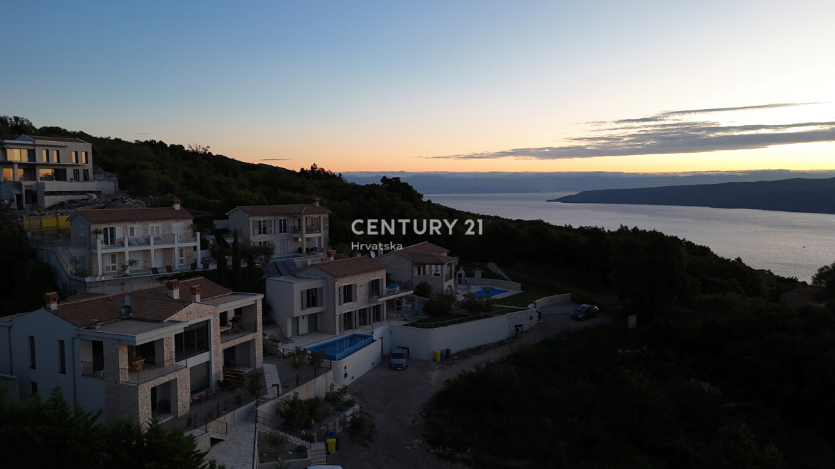LABIN, BELLISSIMA CASA IN PIETRA CON VISTA APERTA SUL MARE