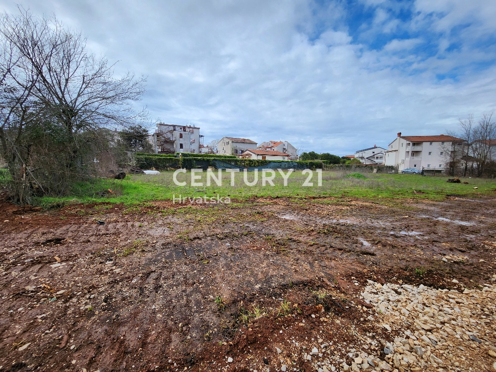 FUNTANA, VENDESI TERRENO EDIFICABILE CON PERMESSO DI COSTRUIRE PER VILLA CON PISCINA