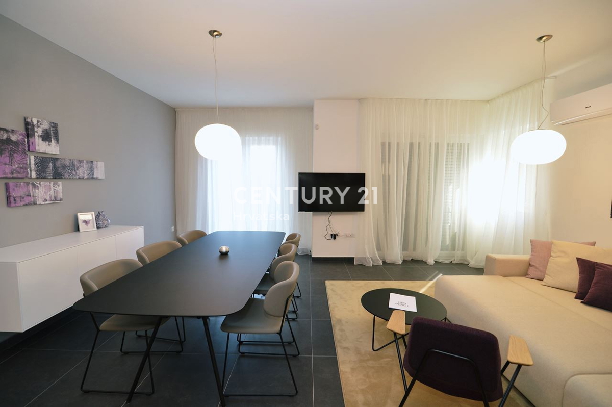 OPATIJA, LOVRAN, APPARTAMENTO CON VISTA MARE, A 100 M DALLA SPIAGGIA E A 800 M DAL CENTRO STORICO DELLA CITTÀ