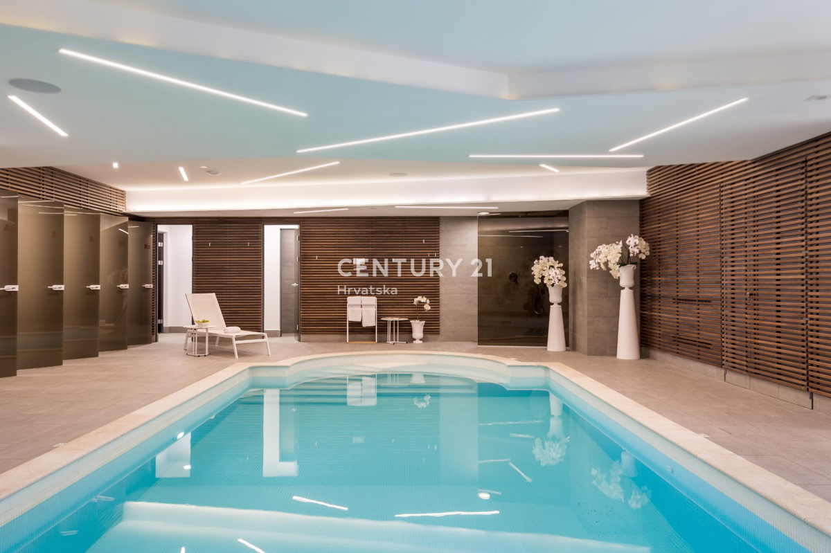 OPATIJA, LOVRAN, APPARTAMENTO CON VISTA MARE, A 100 M DALLA SPIAGGIA E A 800 M DAL CENTRO STORICO DELLA CITTÀ