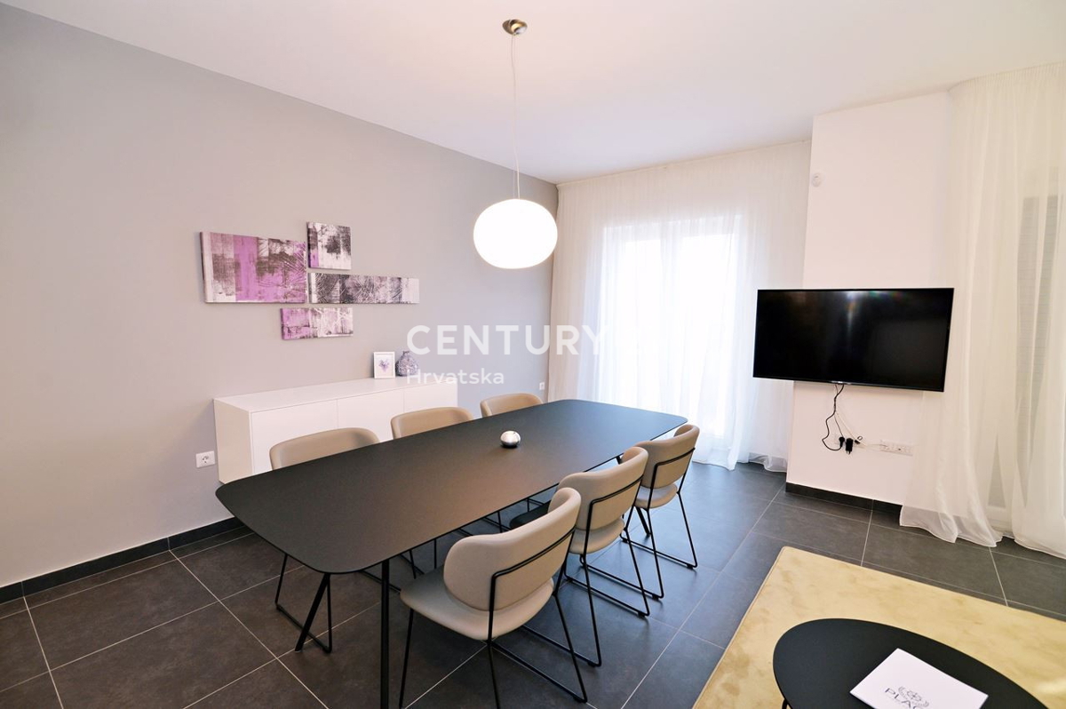 OPATIJA, LOVRAN, APPARTAMENTO CON VISTA MARE, A 100 M DALLA SPIAGGIA E A 800 M DAL CENTRO STORICO DELLA CITTÀ