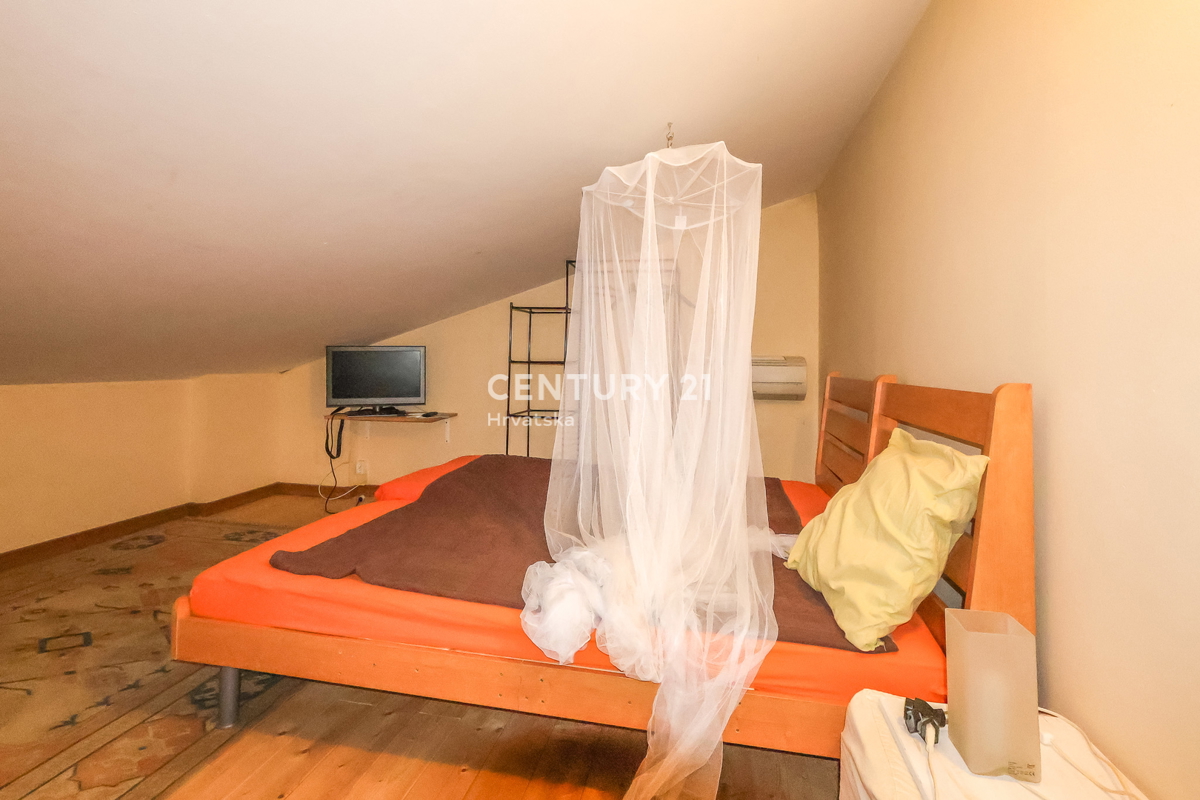 POREČ, VILLA AL PIANO TERRA CON VISTA MARE