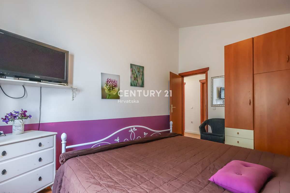 POREČ, VILLA AL PIANO TERRA CON VISTA MARE