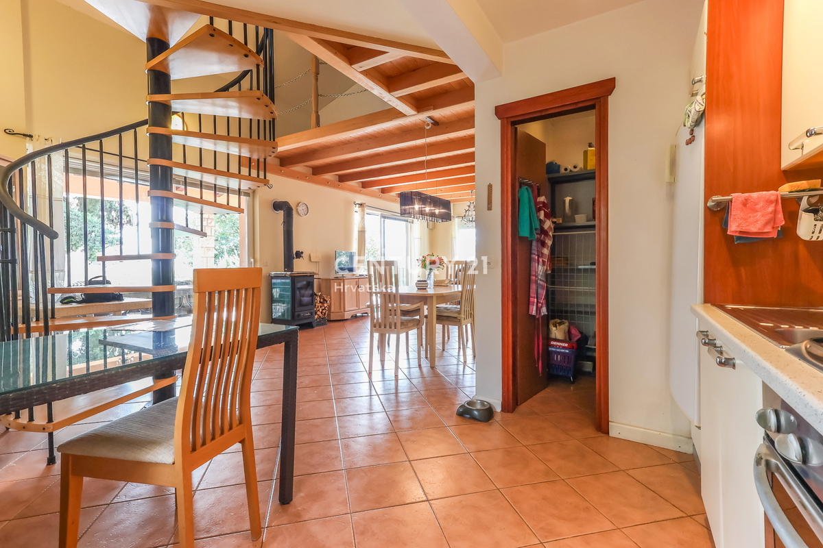 POREČ, VILLA AL PIANO TERRA CON VISTA MARE