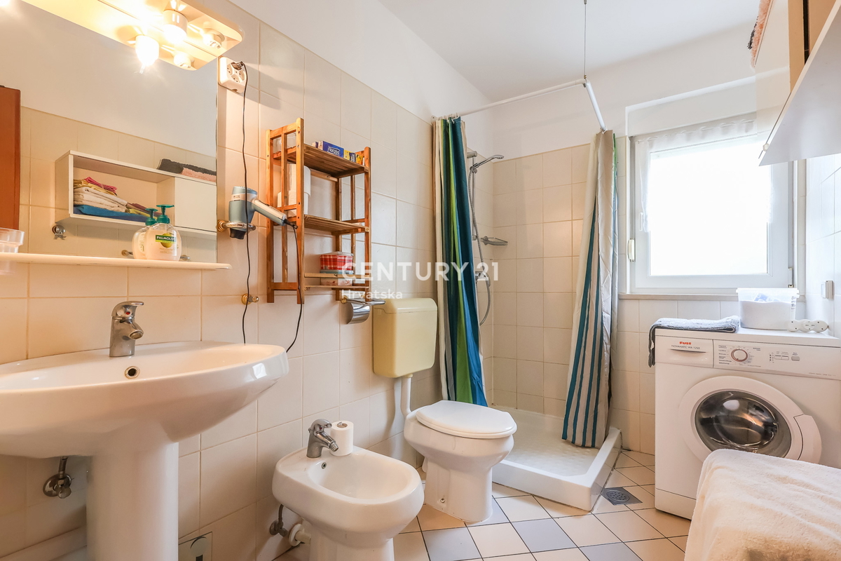 POREČ, VILLA AL PIANO TERRA CON VISTA MARE