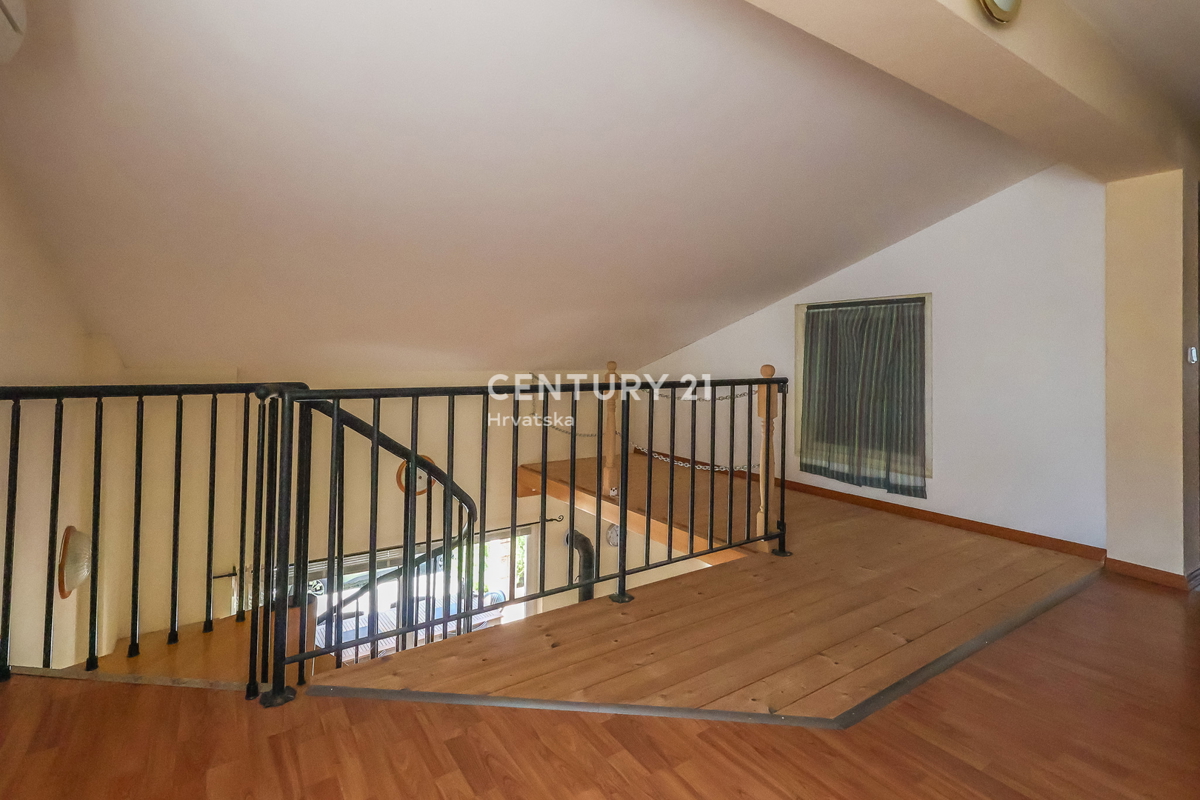 POREČ, VILLA AL PIANO TERRA CON VISTA MARE