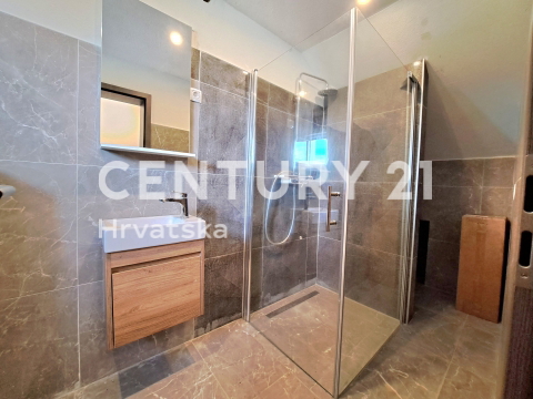 POREČ, CASA CON VISTA MARE, VENDITA