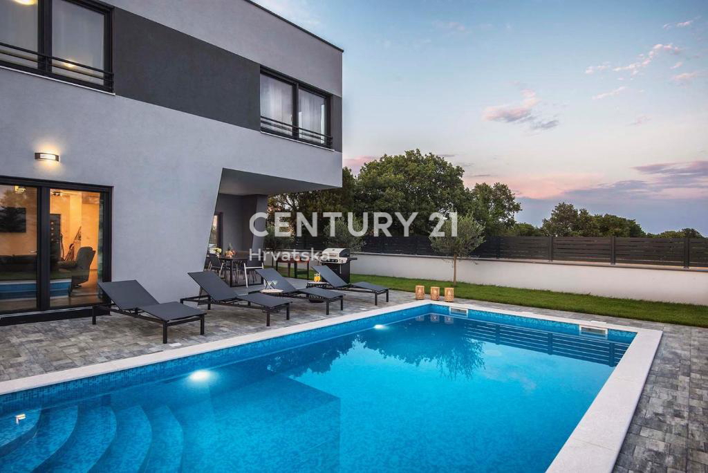 PULA, VILLA DI LUSSO NUOVA CON PISCINA