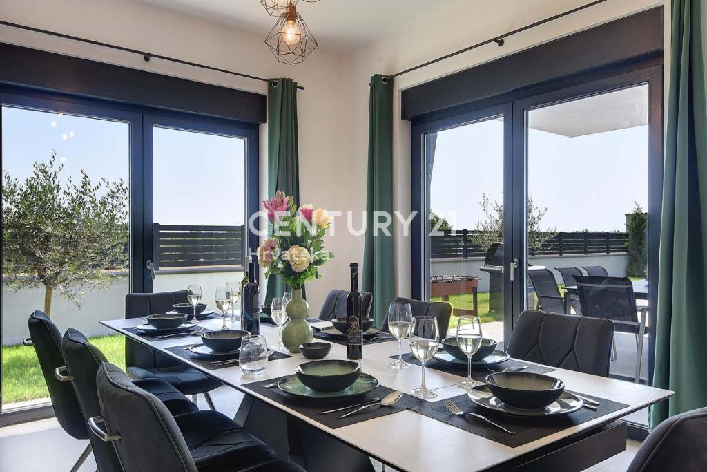 PULA, VILLA DI LUSSO NUOVA CON PISCINA