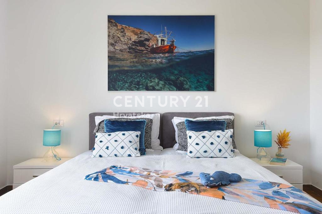 PULA, VILLA DI LUSSO NUOVA CON PISCINA