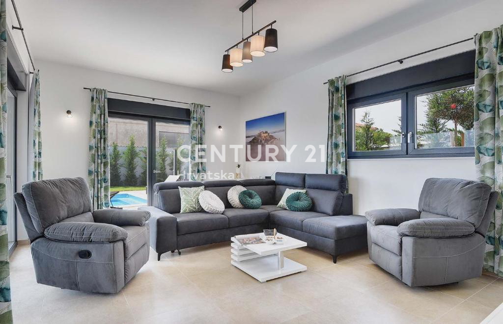 PULA, VILLA DI LUSSO NUOVA CON PISCINA