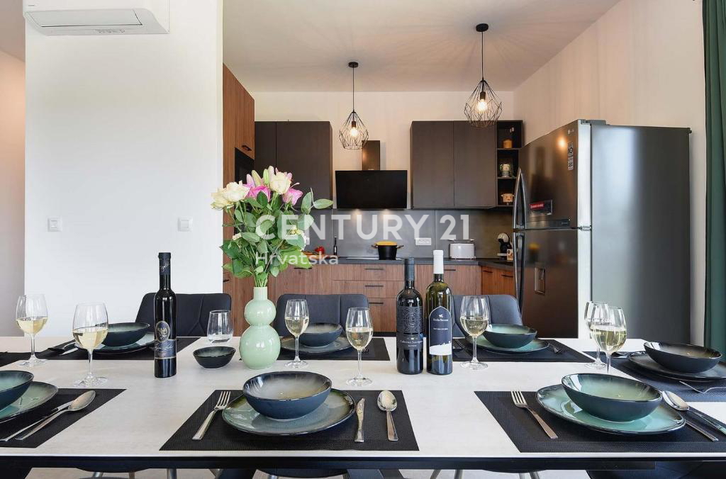 PULA, VILLA DI LUSSO NUOVA CON PISCINA